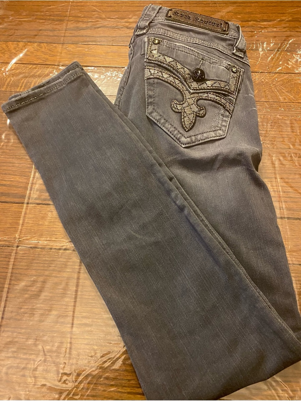Rock Revival Skinny Jeans in Gray.